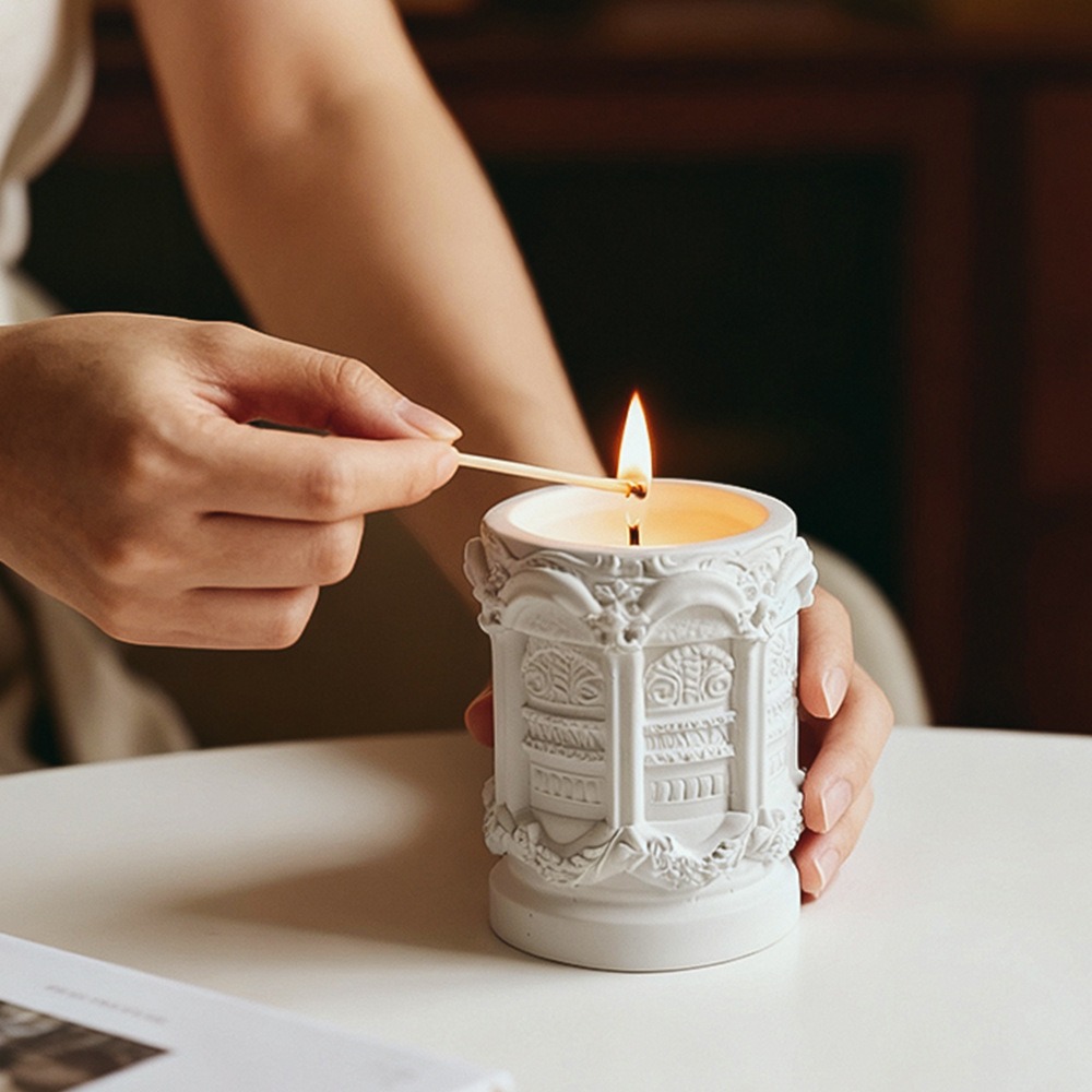 Świeca w kubku z rzeźbą z gips – Scented Candle Luxury recenzja i cena